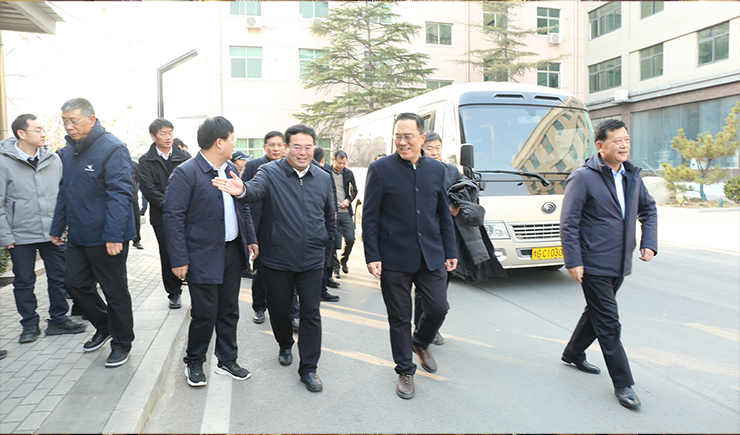 熱烈歡迎新鄉(xiāng)學(xué)院領(lǐng)導(dǎo)團(tuán)深入高服公司調(diào)研，共繪校企合作藍(lán)圖